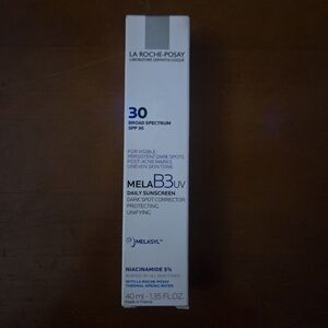 La Roche-Posay Mela-D Daily Sunscreen SPF 30 - White